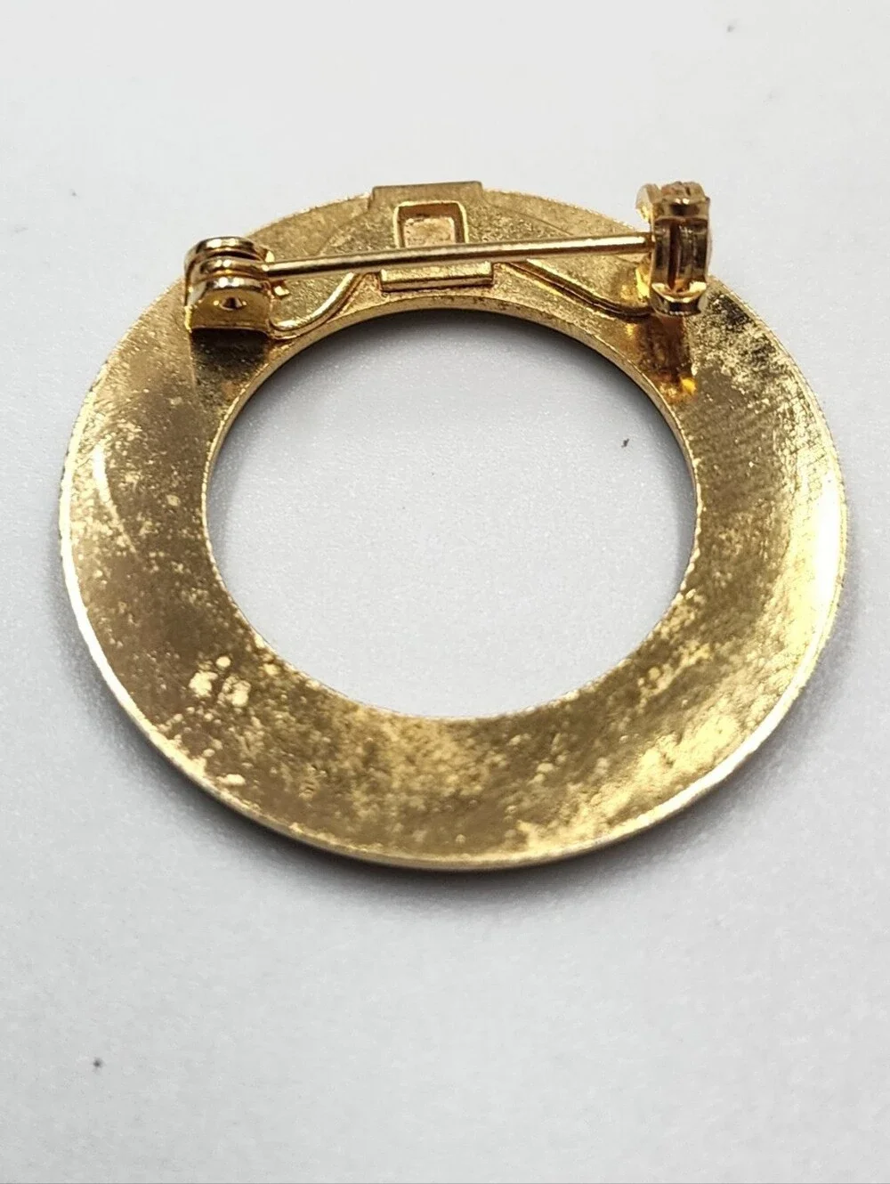 Vintage guilloche enamel circle floral brooch Gold Tone Pin VTG 1